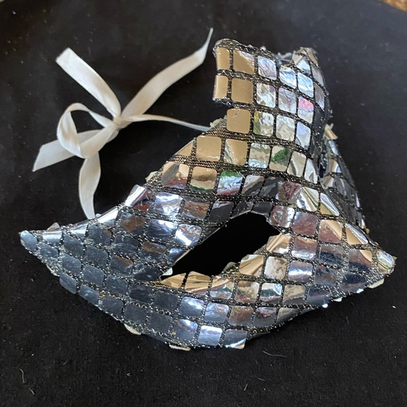 Silver Mosaic Style Bling Eye Mask w/White Ribbon Tie Decor - Picture 3 of 12